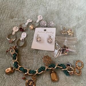 NWOT JEWERLY 4 RINGS SIZE 7, 4 RINGS Y BRACELET.